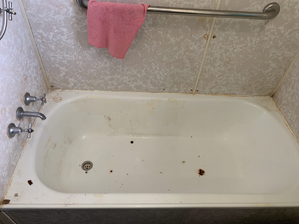 dirty bath room